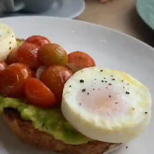 Tostada de Aguacate y Huevo