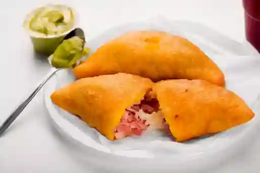 Empanada Frita de Jamón y Queso