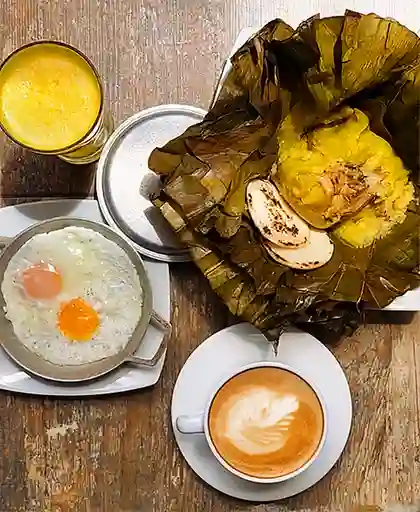 Tamal Especial y Huevos Pericos