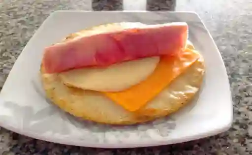 Arepa Rellena Jamón