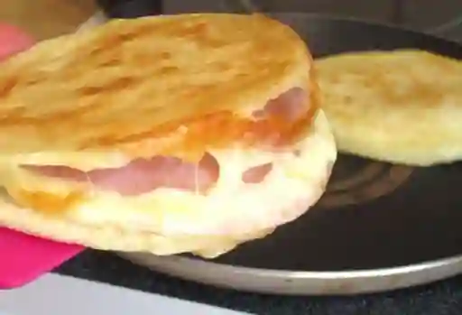 Arepa Jamonada