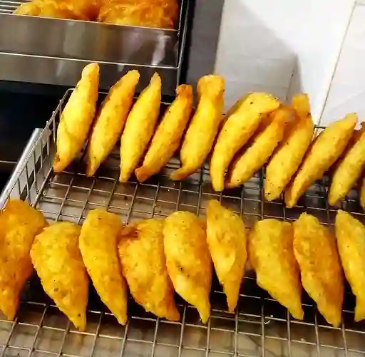 Empanada de Carne Desmechada BBQ