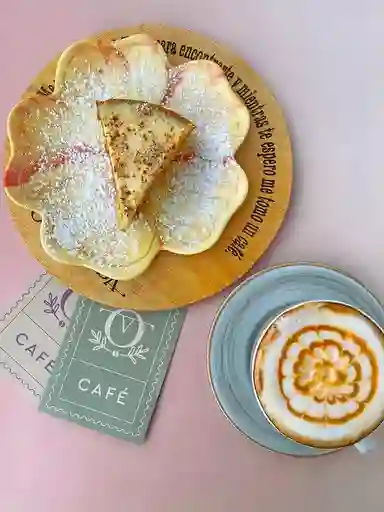 Cappuccino y Pastel de Zanahoria