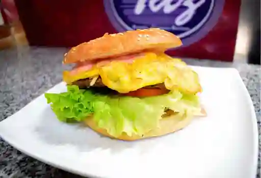 Hamburguesa con Huevo en Tortilla