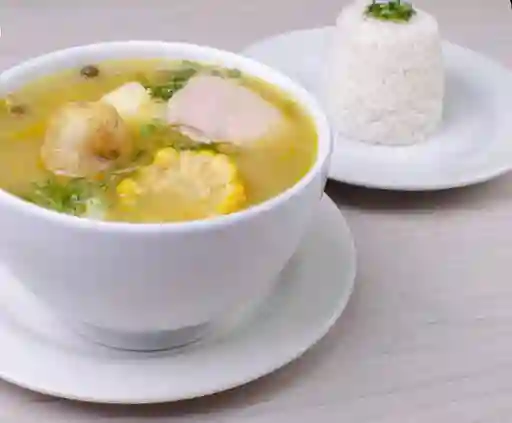 Sopa de Pollo Grande