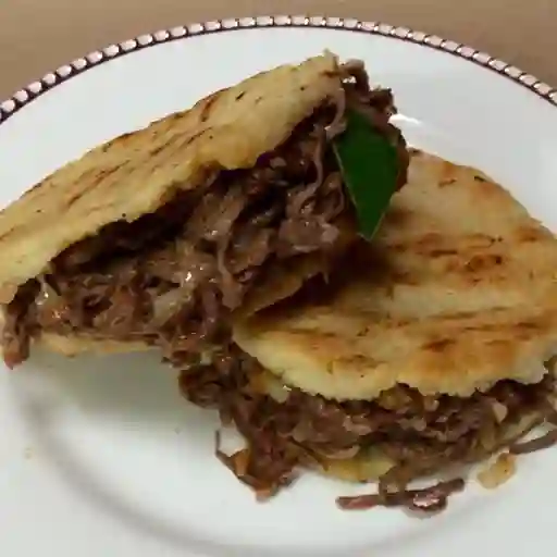 Arepa Rellena Solo Carne