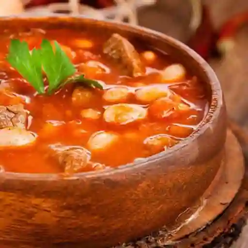 Cazuela de Frijoles con Chicharrón