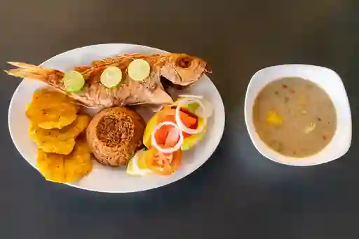 Bandeja con Pargo Rojo Entero