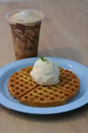 Waffle con Helado + Granizado de Café 16 Oz