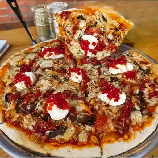 Pizza de Pollo con Ciruela Personal