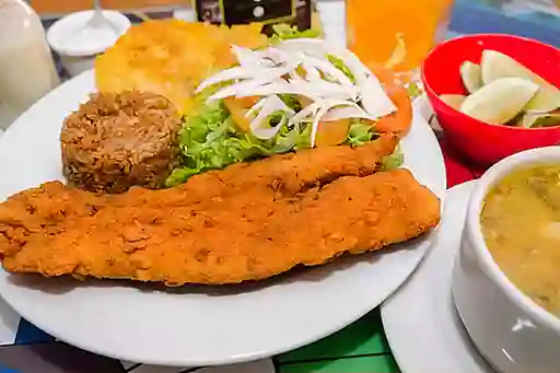 Super Almuerzo con Chuleta de Pescado