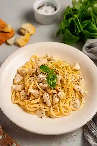 Pastas Alfredo con Pollo