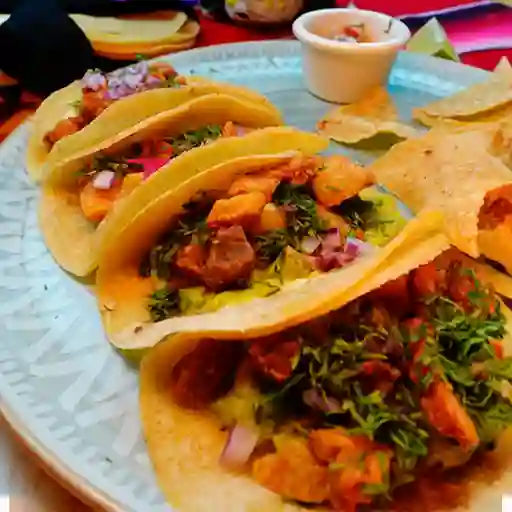 4 Tacos de Chicharrón