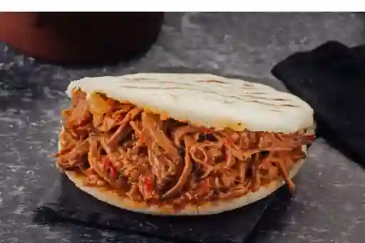 Arepa de Pollo Desmechado