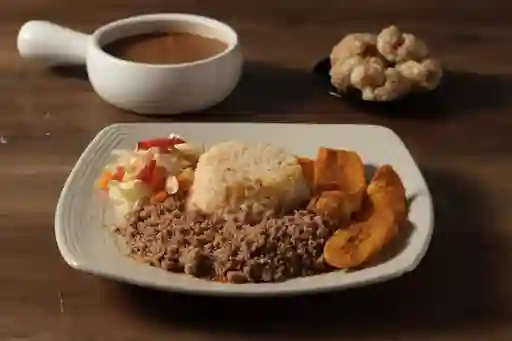 Un Típico con Carne Molida de Sazón la Churris