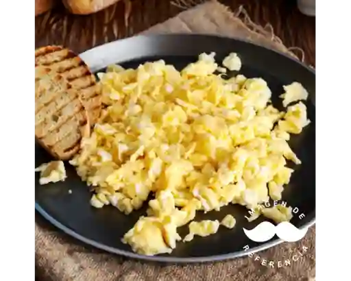 Huevos Revueltos y Arepa