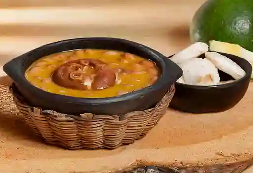 Frijoles con Pezuña Cazuela Personal