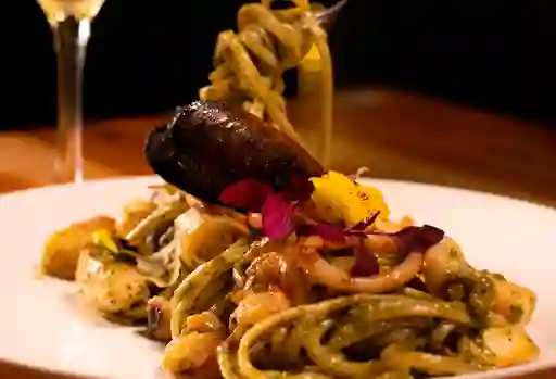 Spaghetti de Mariscos y Pesto