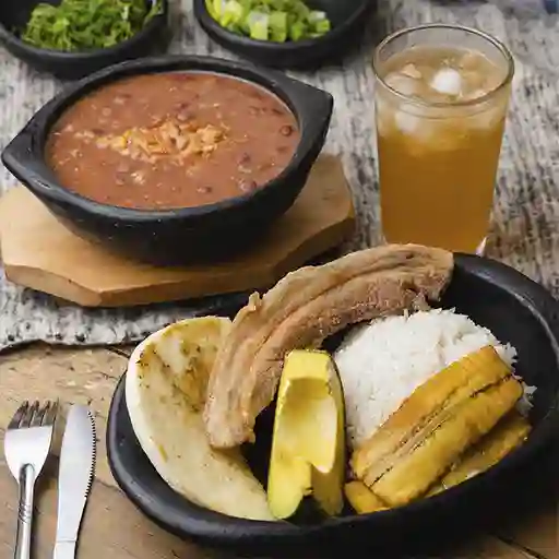 Combo Frijolada con Chicharrón Carnudo