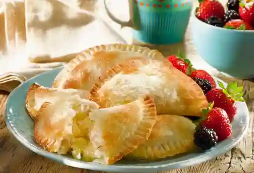 Empanada de Pollo con Queso