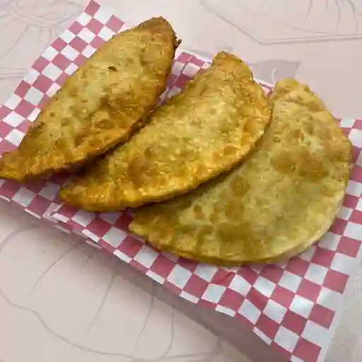 Empanada de Pollo y Queso