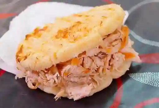 Arepa de Pollo y Queso