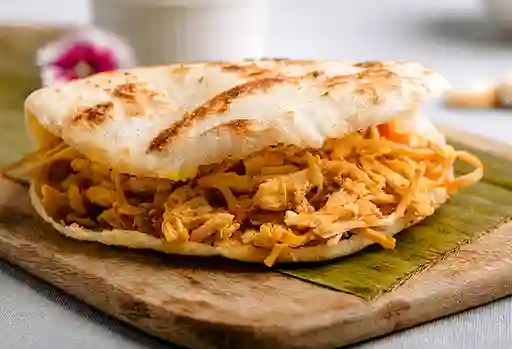 Arepa de Pollo y Carne