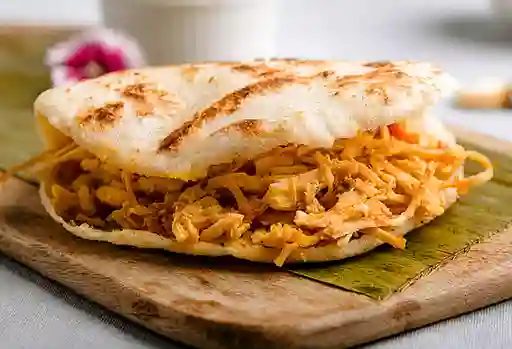 Arepa de Pollo, Carne y Bebida