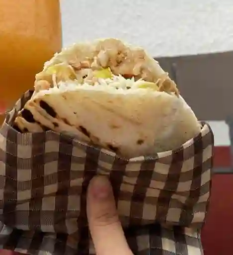 Arepa con Chicharrón