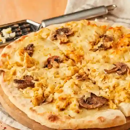 Pizza Tradicional de Pollo y Champiñón