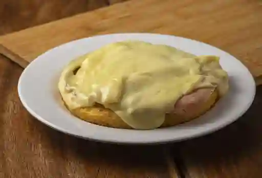 Arepa con Jamón y Queso