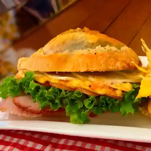 Sándwich Especial Pernil de Cerdo