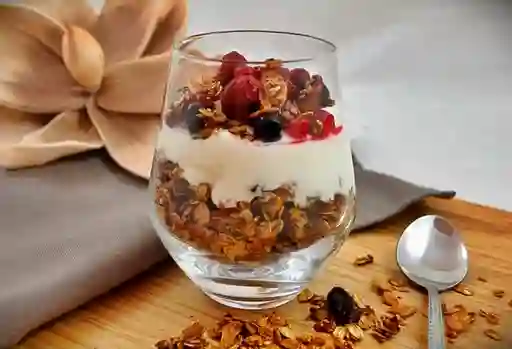 Vaso de Yogurt con Granola 12 Oz