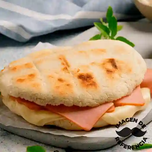 Arepa de Jamón y Queso