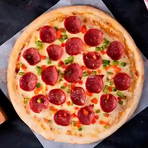 Pizza de Salami y Vegetales Mediana