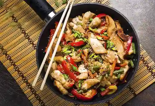 Wok de Arroz O Pasta, Pollo y Verduras