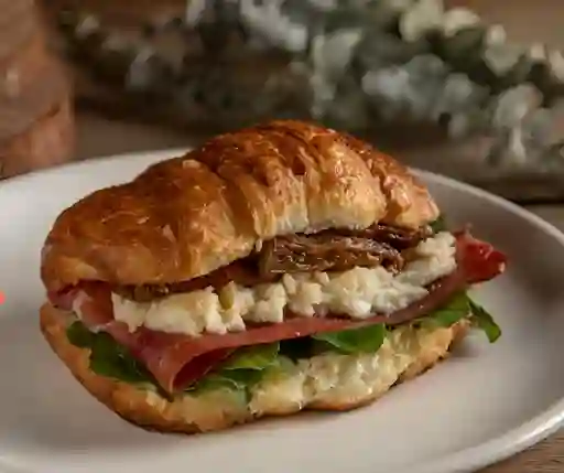 Croissant Sándwich de Jamón Serrano