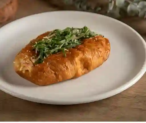 Croissant Sándwich de Pollo Mediterráneo