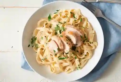 Pasta Alfredo con Pollo