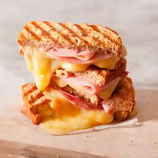 Sándwich Waffle de Jamón y Queso