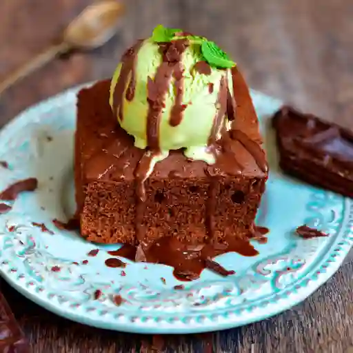 Brownie de Aguacate con Helado