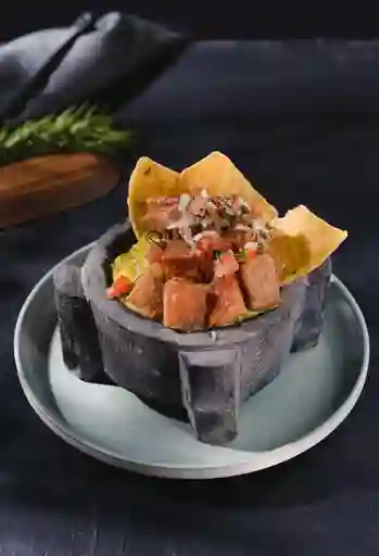 Guacamole Achicharronado