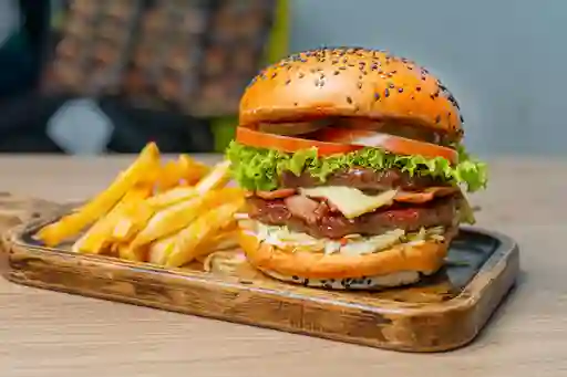 Combo Hamburguesa Doble Carne Especial + Papas