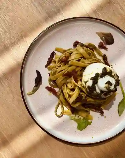 Pasta Al Pesto con Burrata