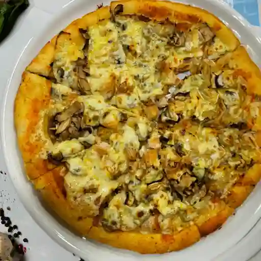 Pizza Pollo Con Champiñones