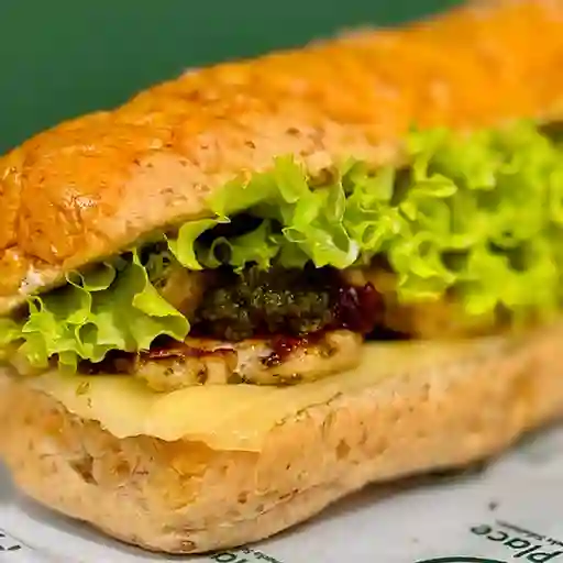 Sándwich de Pollo y Pesto