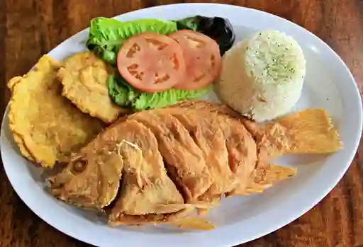 Almuerzo con Mojarra