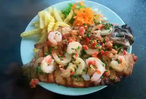 Trucha con Champiñones y Camarones