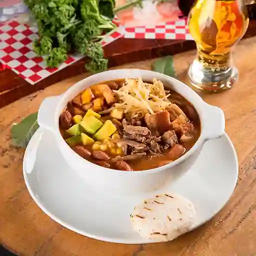 Frijoles con Pezuña de Cerdo