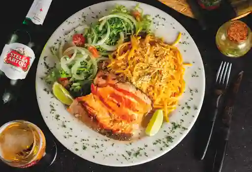 Salmón Mas Spaguetti y Ensalada